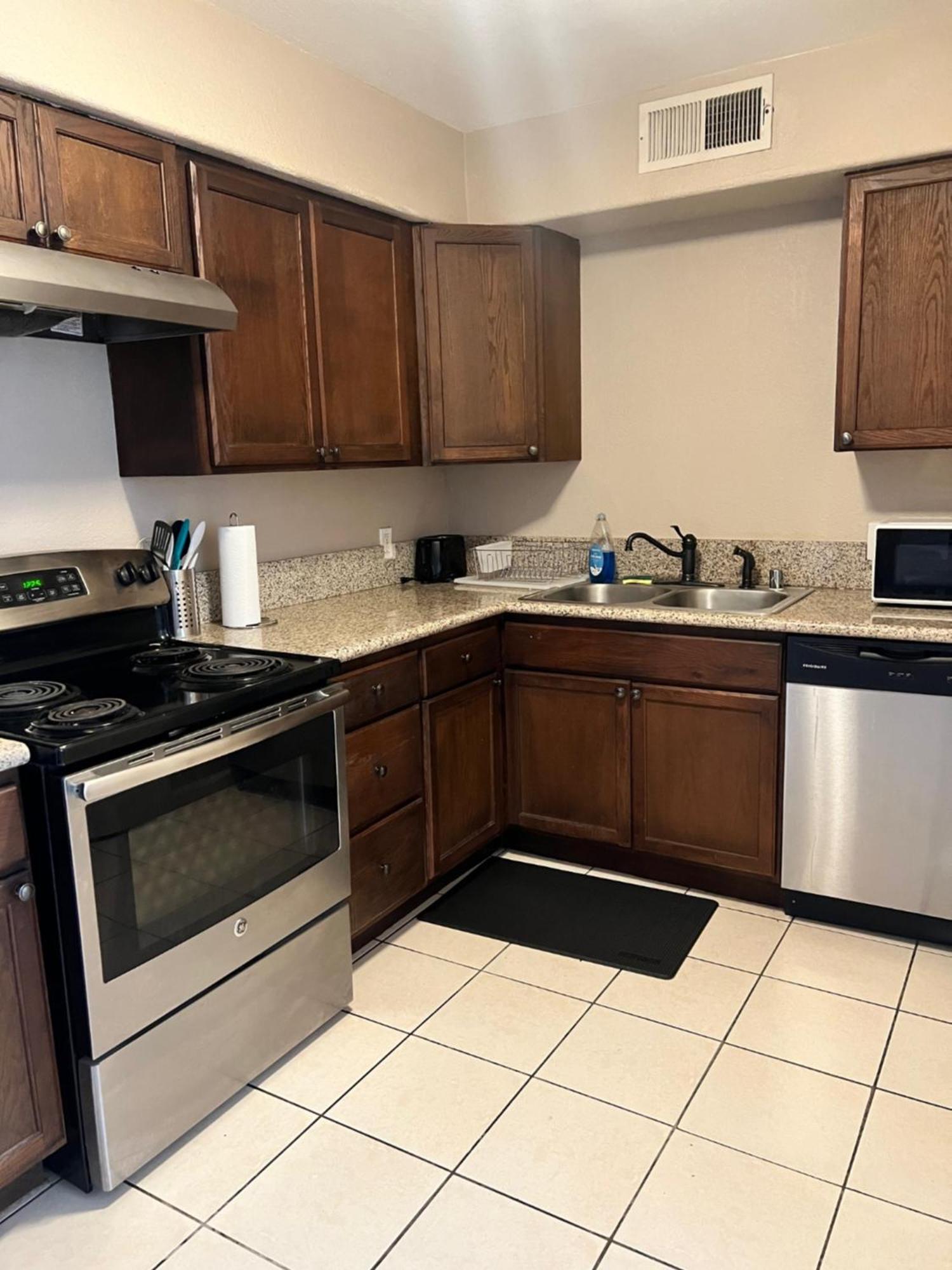 Serene 2Bed 1Bath Condo With Parking フレズノ エクステリア 写真